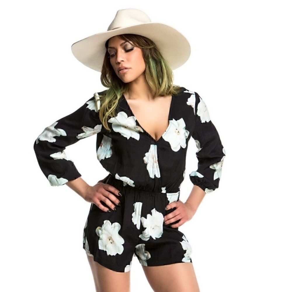 Willow & Clay Black Floral Romper NWT